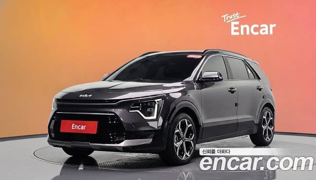 Kia Niro 2023 — фото 1 из 20
