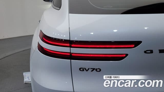 Genesis GV70 2021 — Photo 11/37