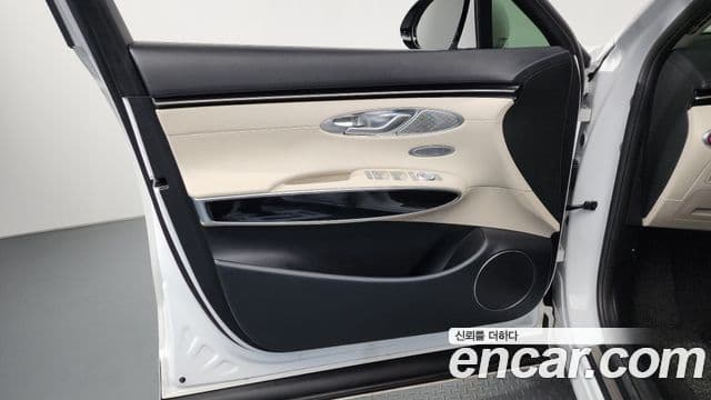 Genesis GV70 2021 — Photo 34/37