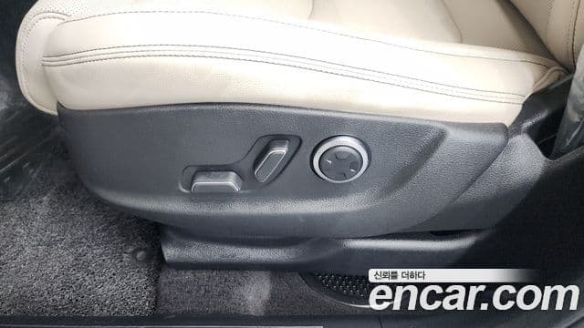 Genesis GV70 2021 — Photo 2/37