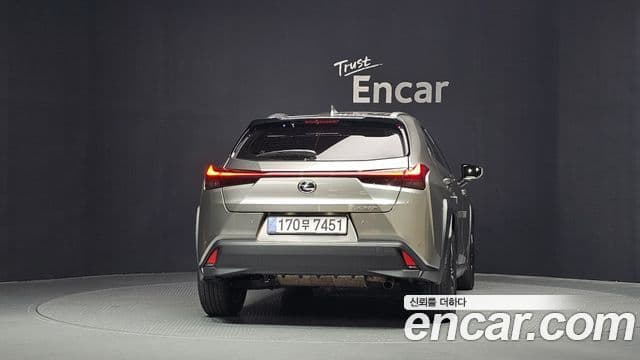 Lexus UX250h 2022 — Фото 4/20