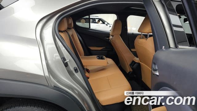 Lexus UX250h 2022 — Фото 12/20