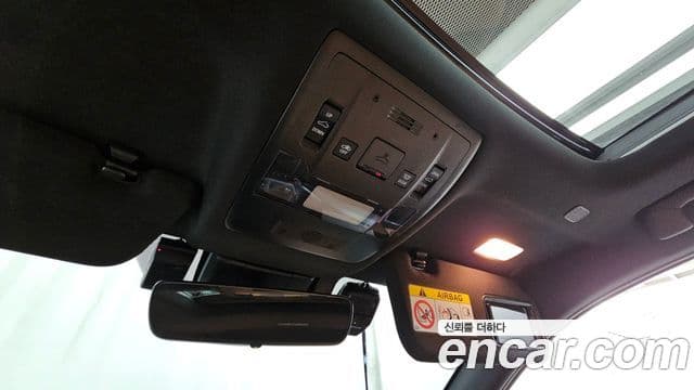 Lexus UX250h 2022 — Фото 18/20
