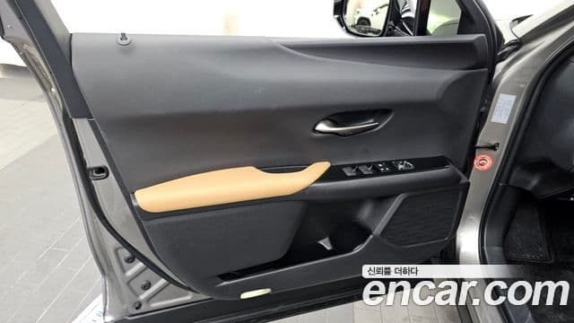 Lexus UX250h 2022 — Photo 24/32