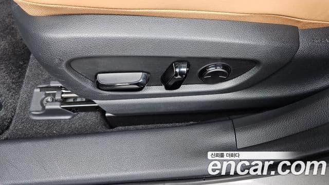 Lexus UX250h 2022 — Photo 19/32