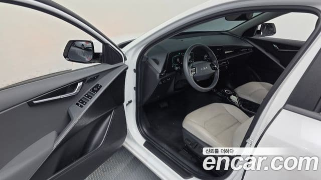 Kia Niro 2023 — Şəkil 10/20