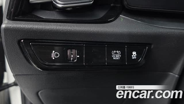 Kia Niro 2023 — Şəkil 18/20