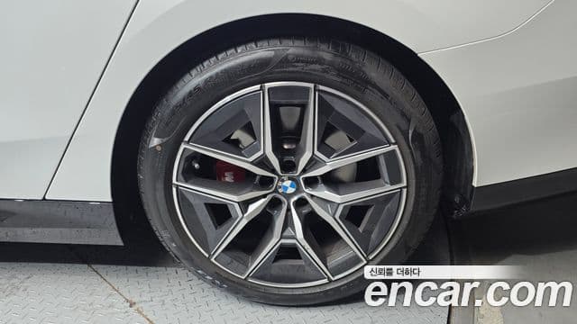 BMW 5 Series 2025 — Şəkil 23/31