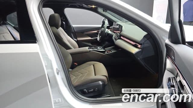 BMW 5 Series 2025 — Şəkil 21/31