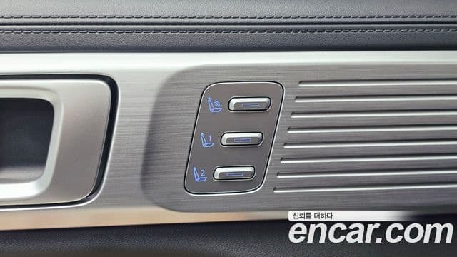 Hyundai Santa Fe 2025 — Photo 38/40