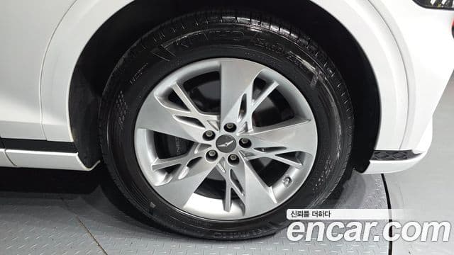 Genesis GV70 2021 — Şəkil 18/31