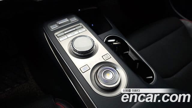 Genesis GV70 2021 — Şəkil 24/31