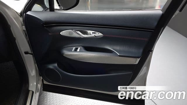 Genesis GV70 2021 — Şəkil 30/31