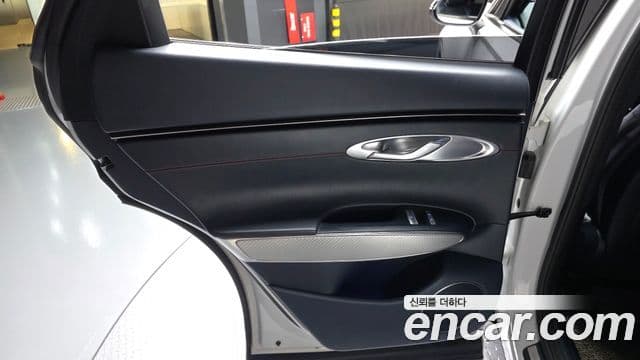 Genesis GV70 2021 — Şəkil 27/31