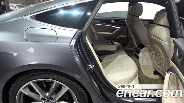 Audi A7 2021 — Şəkil 12/20
