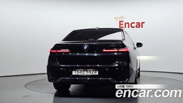 BMW 7 Series 2025 — Photo 15/31