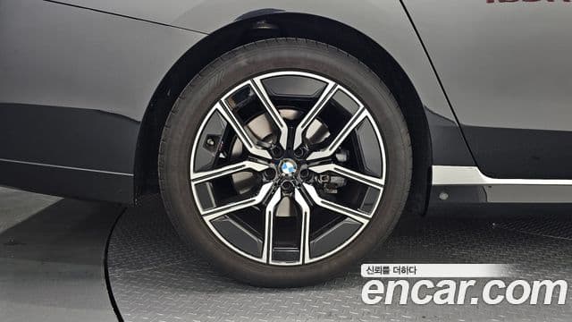 BMW 7 Series 2025 — Photo 29/31