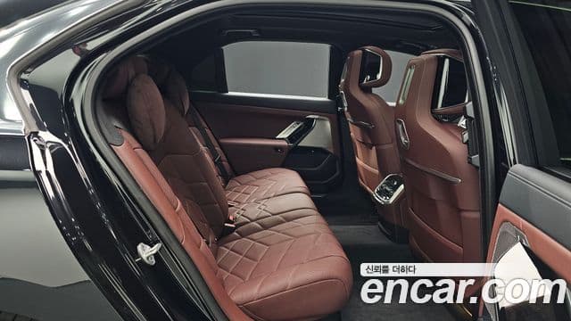 BMW 7 Series 2025 — Photo 24/31