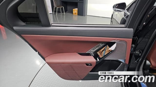 BMW 7 Series 2025 — Photo 2/31
