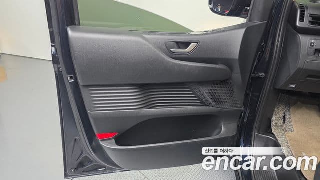 Hyundai Staria 2023 — Photo 19/30