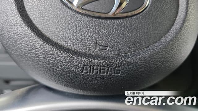 Hyundai Staria 2023 — Photo 2/30