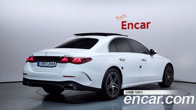 Mercedes-Benz E-Class 2025 — Фото 1/20