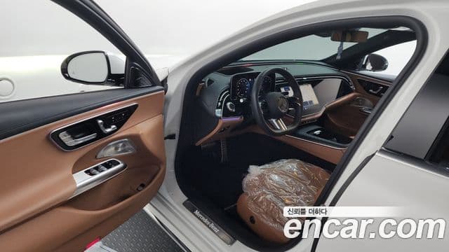 Mercedes-Benz E-Class 2025 — Фото 8/20
