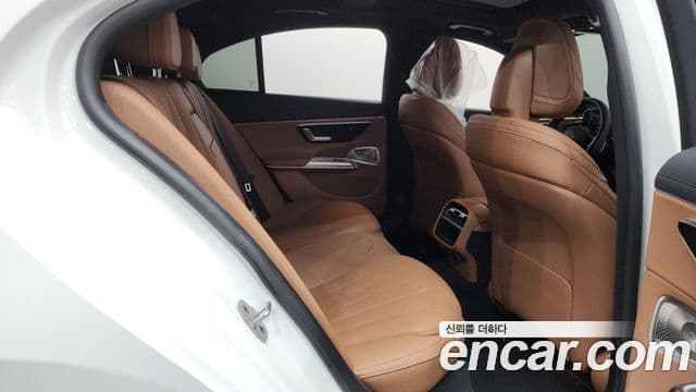 Mercedes-Benz E-Class 2025 — Фото 20/20