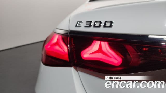 Mercedes-Benz E-Class 2025 — Şəkil 33/34