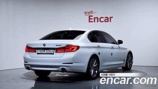 BMW 5 Series 2018 — ფოტო 2/20