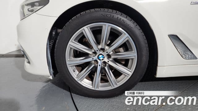 BMW 5 Series 2018 — ფოტო 5/20