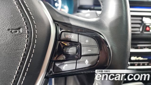 BMW 5 Series 2018 — ფოტო 17/20