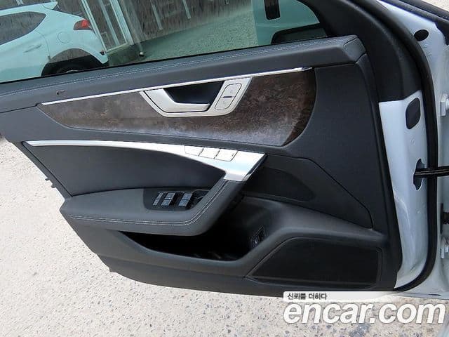 Audi A6 2021 — ფოტო 12/20