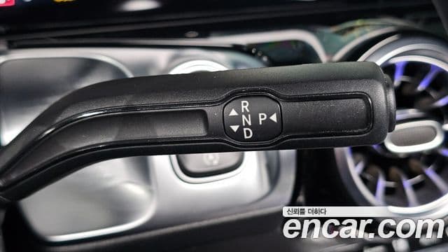 Mercedes-Benz GLB-Class 2023 — Şəkil 13/34