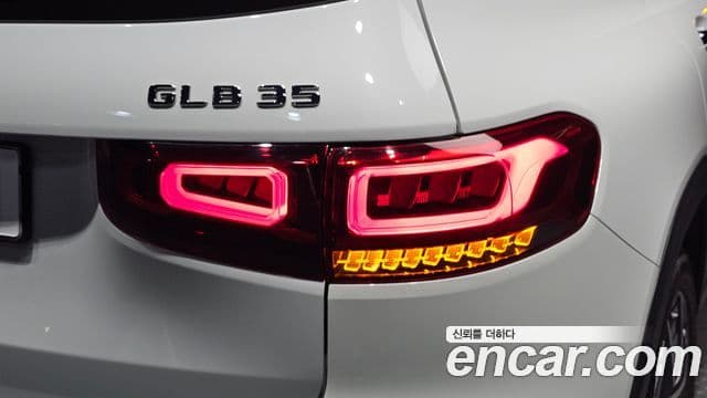 Mercedes-Benz GLB-Class 2023 — Şəkil 24/34