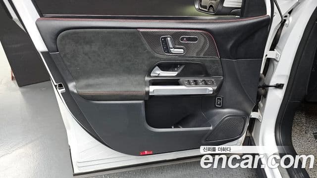 Mercedes-Benz GLB-Class 2023 — Şəkil 26/34