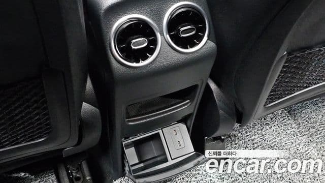 Mercedes-Benz GLB-Class 2023 — Şəkil 29/34