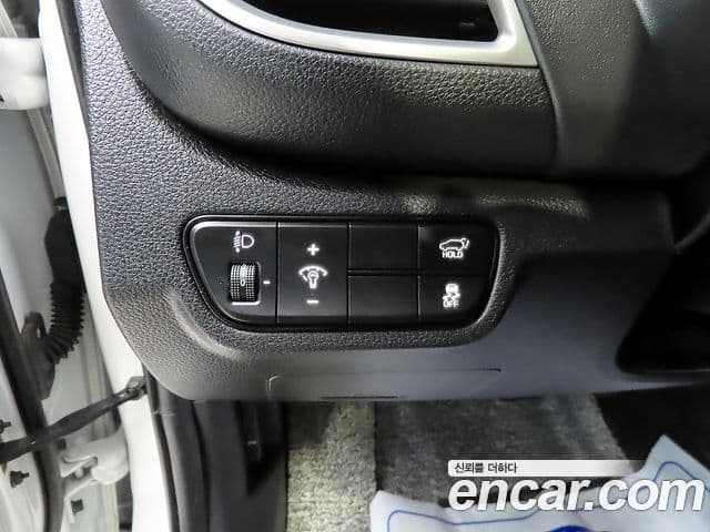 Kia Seltos 2023 — ფოტო 14/20