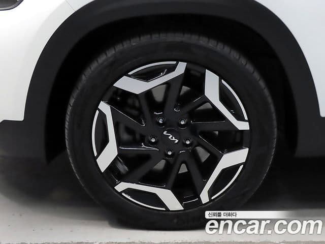 Kia Seltos 2023 — ფოტო 20/20