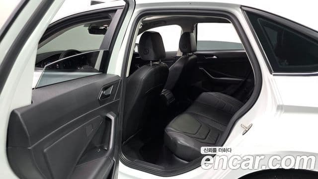 Volkswagen Jetta 2021 — Şəkil 12/20