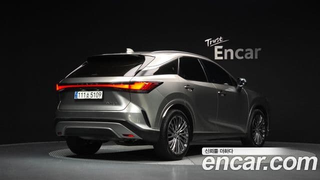 Lexus RX350h 2023 — Фото 2/20