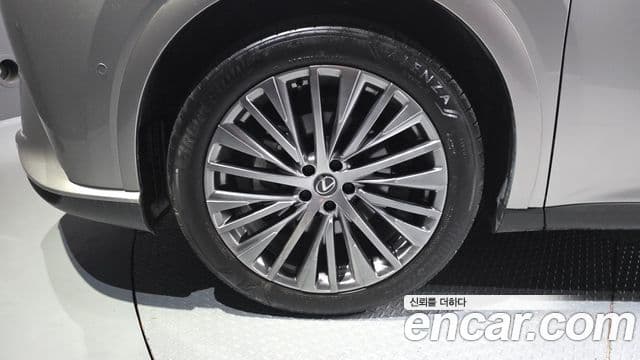 Lexus RX350h 2023 — Фото 5/20