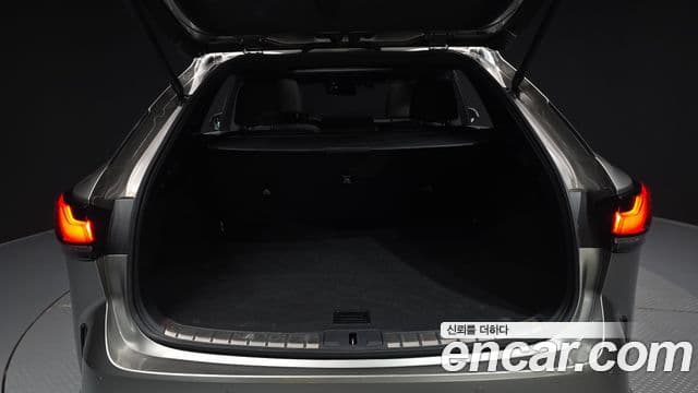 Lexus RX350h 2023 — Photo 34/35