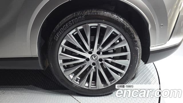 Lexus RX350h 2023 — Photo 20/35