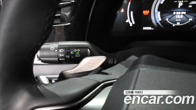 Lexus RX350h 2023 — Photo 13/35