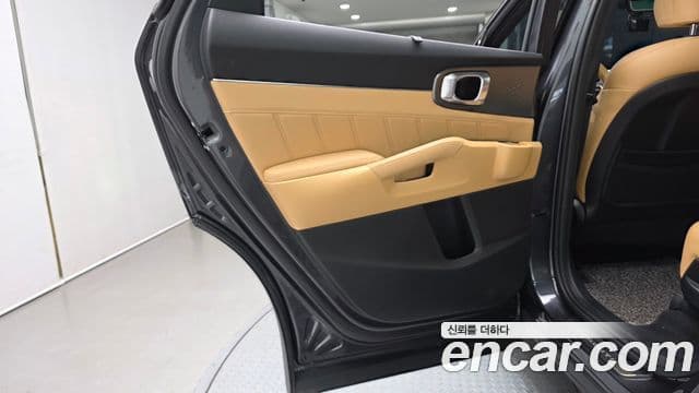 Kia Sorento 2022 — ფოტო 18/33