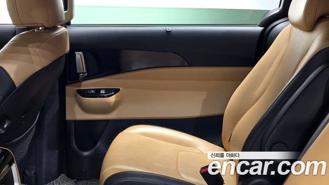 Kia Carnival 2022 — Photo 14/30