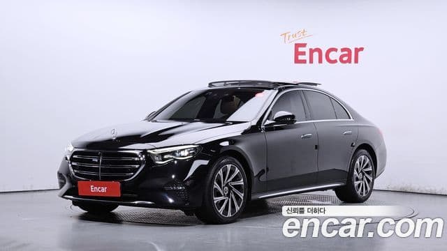 Mercedes-Benz E-Class 2024 — Фото 1/20