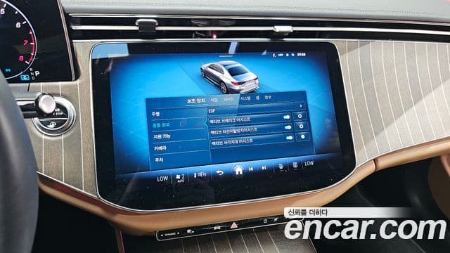 Mercedes-Benz E-Class 2024 — Фото 18/20