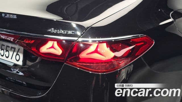 Mercedes-Benz E-Class 2024 — ფოტო 28/32